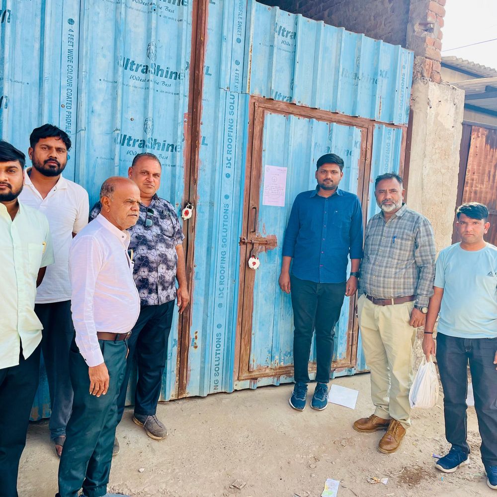 સુરેન્દ્રનગરના મૂળચંદ રોડ પર પ્રતિબંધિત પ્લાસ્ટિક વેચનારનું ગોડાઉન સીલ.
