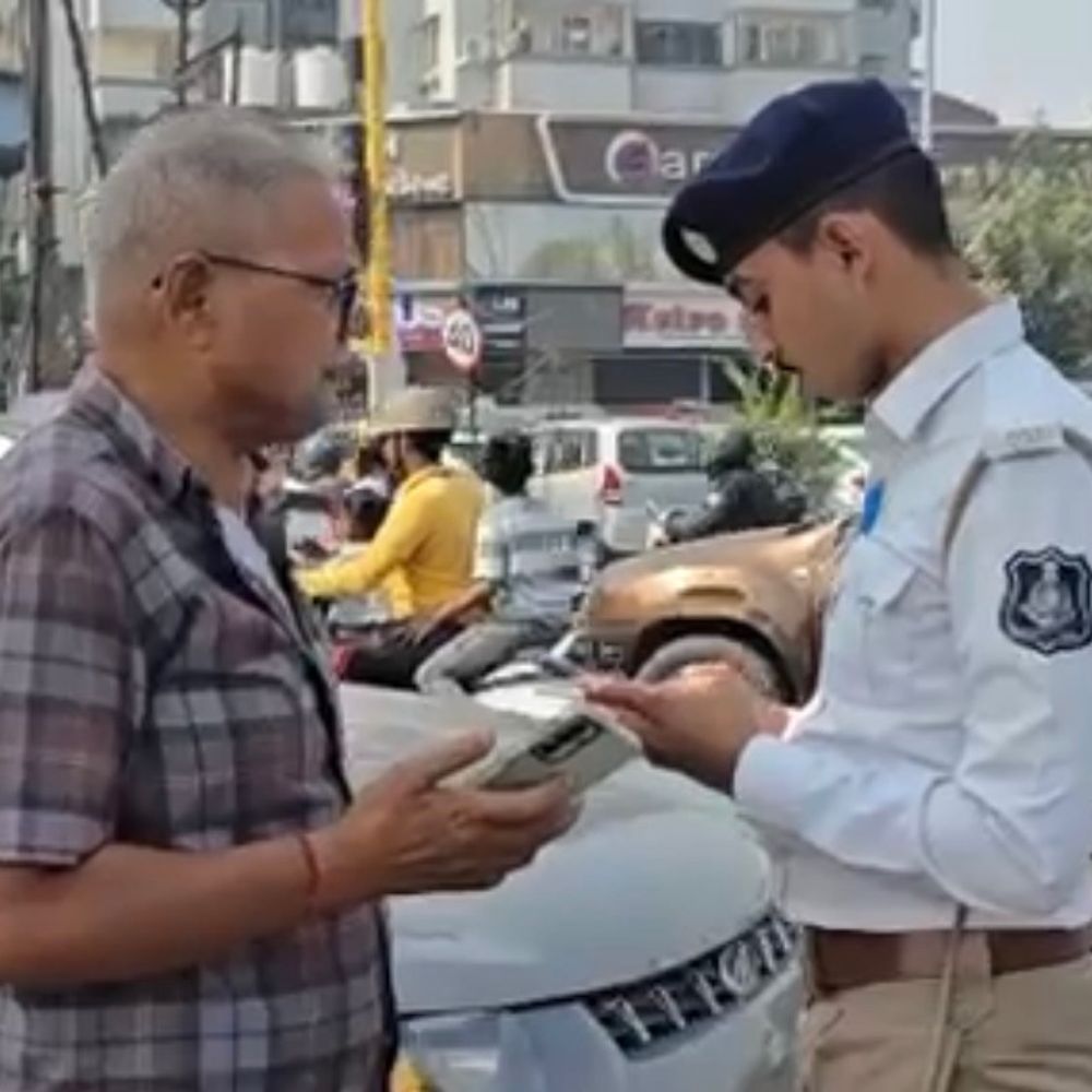 સુરતમાં ટ્રાફિક પોલીસની લાલ આંખ: 19 દિવસમાં 51,000થી વધુ વાહનચાલકો દંડાયા, સરેરાશ રોજે 2687 ચલણ અપાયા.