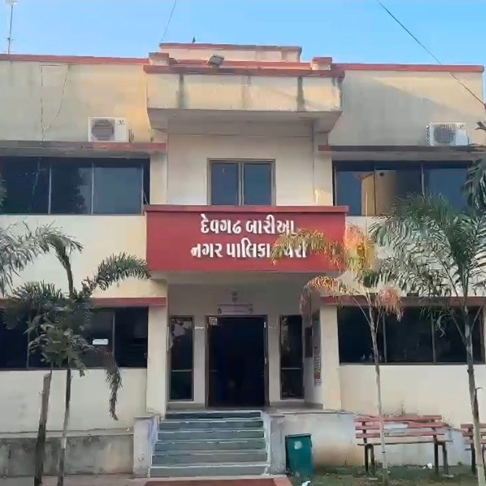 દેવગઢ બારીયામાં ધર્મેશ કલાલે ફરીથી પ્રમુખ પદ સંભાળ્યું; ગુજરાત હાઈકોર્ટે અવિશ્વાસની દરખાસ્ત રદ કરતા ભાજપની સત્તા યથાવત્.