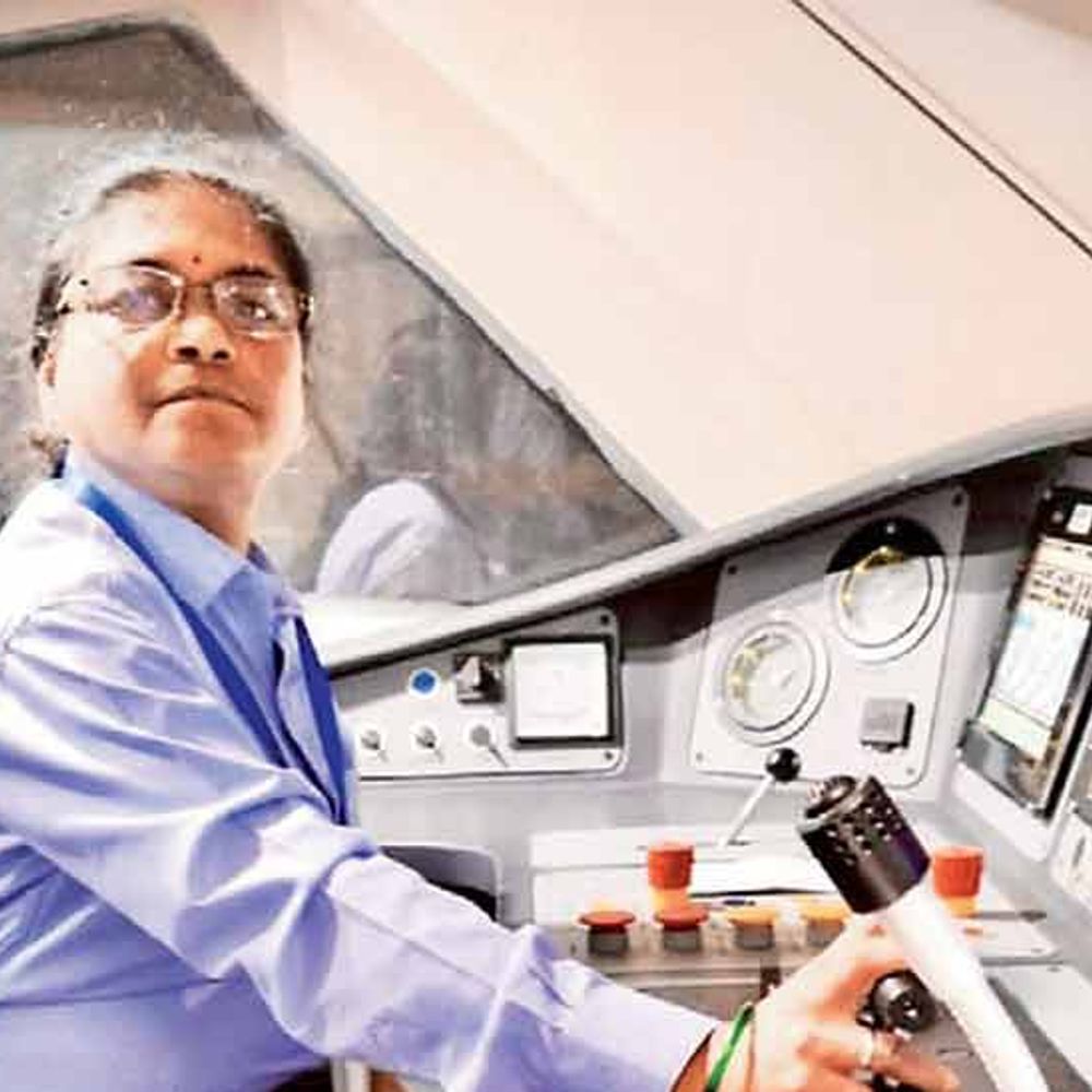 પુરુષોના વ્યવસાયમાં સ્ત્રીની સફળતા - મહિલાઓએ પુરુષોના વર્ચસ્વવાળા વ્યવસાયોમાં મેળવેલી સફળતાની વાત.