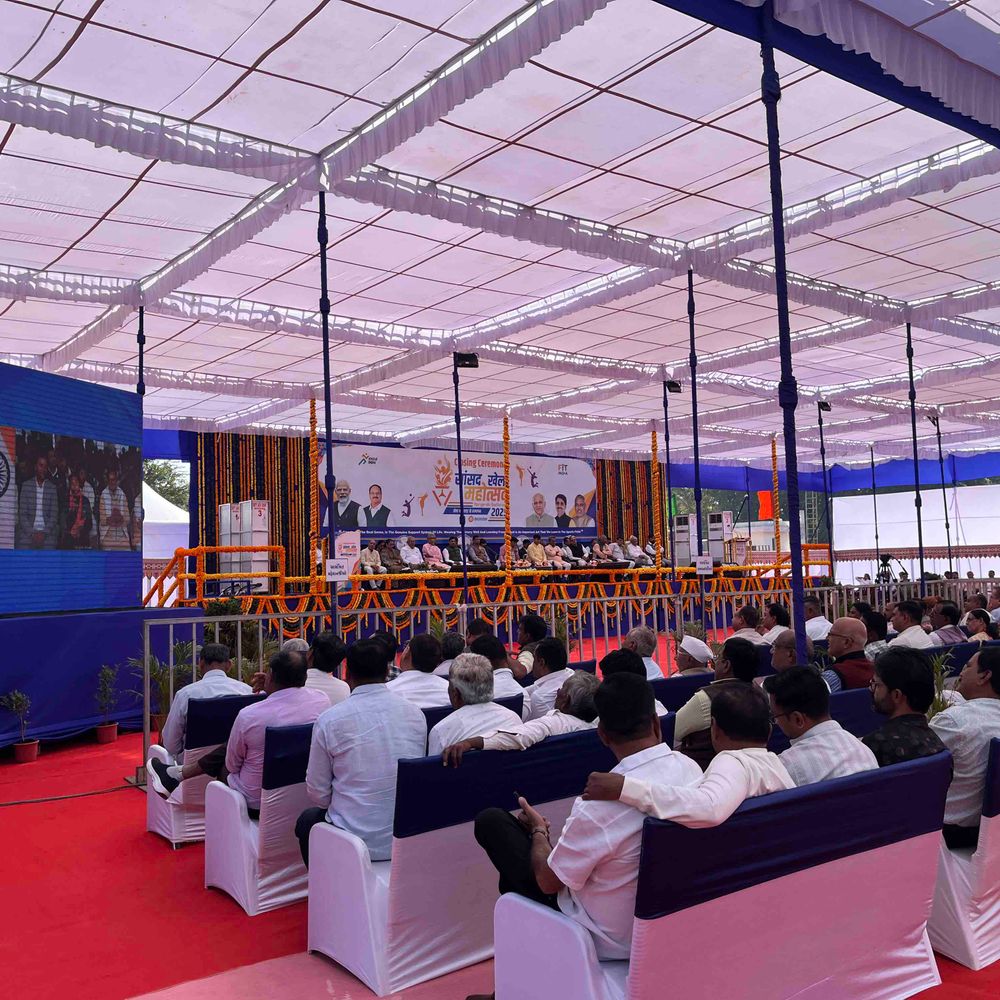 પાલનપુરમાં સાંસદ ખેલ મહોત્સવ સમાપન: પોલીસ હેડક્વાર્ટર ખાતે સેવા પખવાડિયા અંતર્ગત કાર્યક્રમ યોજાયો.