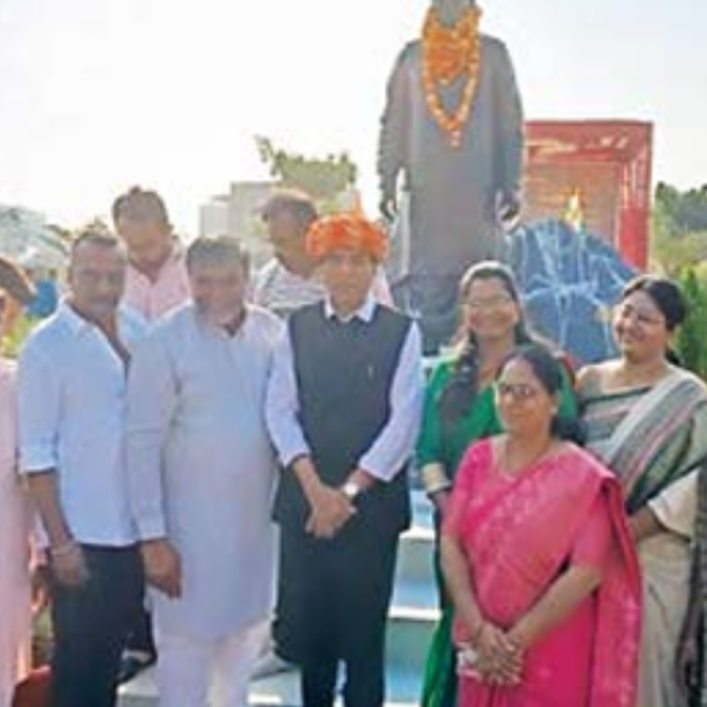 કેન્દ્રીય મંત્રી દ્વારા માધાપરમાં અટલબાગનું લોકાર્પણ અને વાજપેયીજીની પ્રતિમાનું અનાવરણ