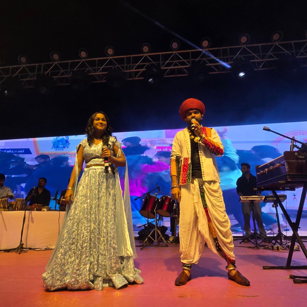 સાપુતારા વિન્ટર ફેસ્ટિવલમાં ભાવેશ આહીર અને જસવંતી ગોસ્વામીએ લોકસંગીતથી દર્શકોને મંત્રમુગ્ધ કર્યા.