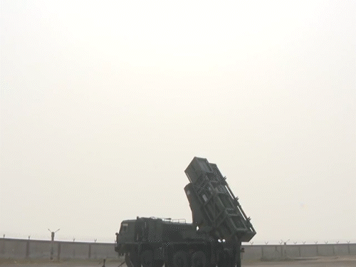 ભારતના પિનાકા રોકેટનું સફળ પરીક્ષણ: 120km રેન્જ, સચોટ હુમલો અને સેનામાં સામેલ કરવાની મંજૂરી.