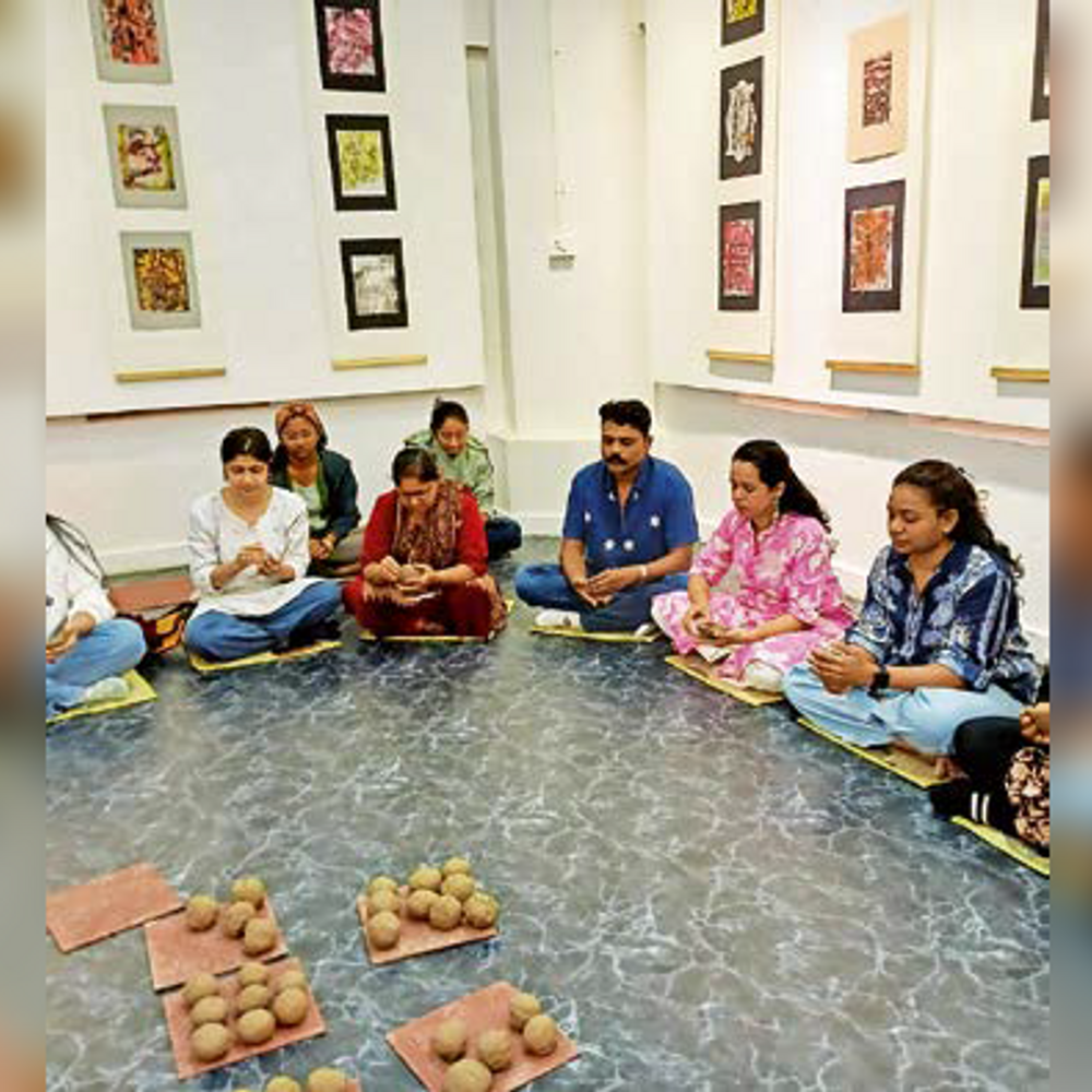 કચ્છ મ્યુઝિયમના "ધાની માટી પોટરી Workshop" દ્વારા માટીકામ કલાને પ્રોત્સાહન.