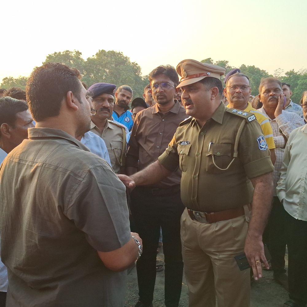 વલસાડના ઓવાડા ગામે સરકારી જમીન પરથી દબાણ હટાવાયું, ગ્રામજનોનો વિરોધ, પોલીસ બંદોબસ્ત ગોઠવાયો.