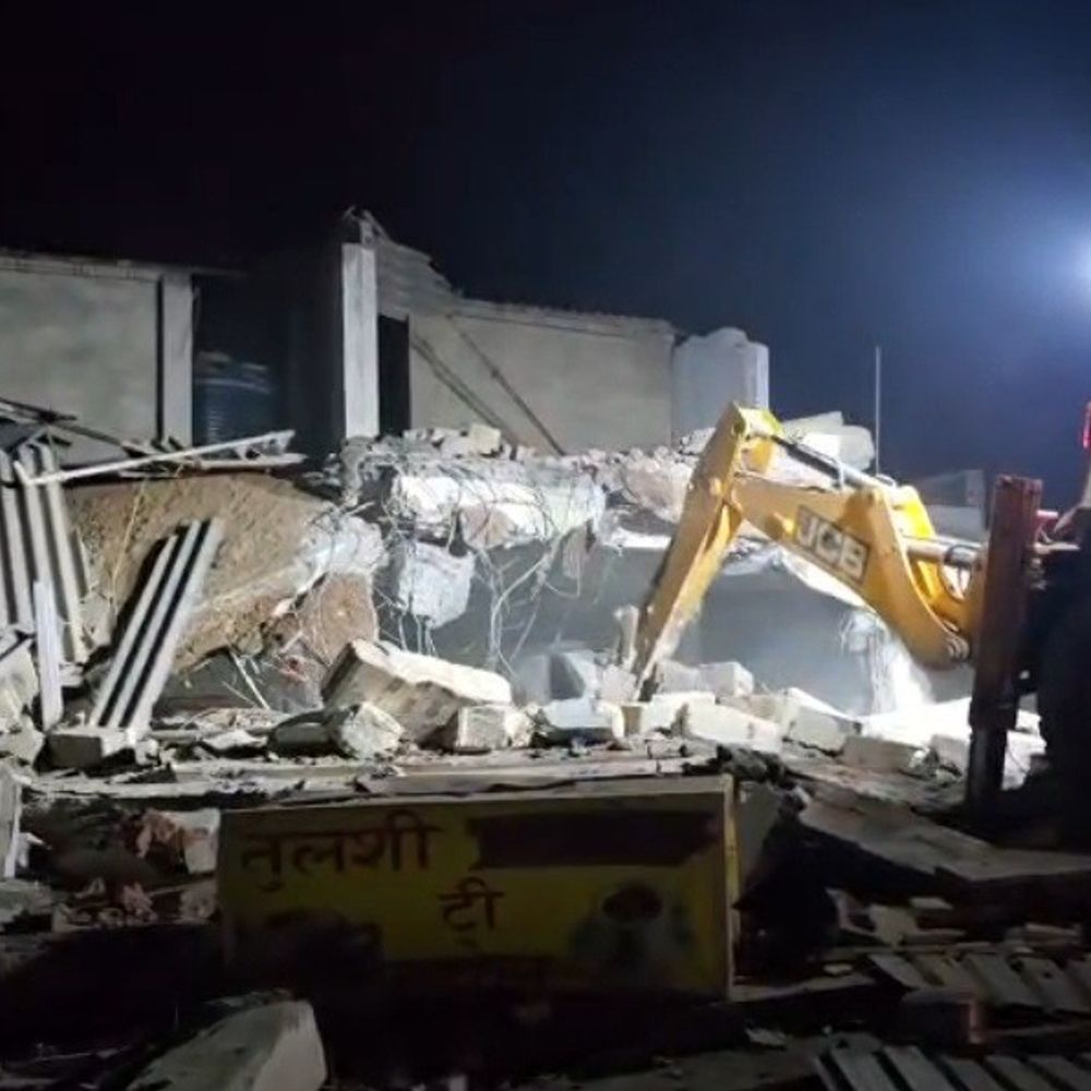 ચોટીલામાં NH-47 પર ગેરકાયદેસર હોટલો પર બુલડોઝર ફેરવવામાં આવ્યુ