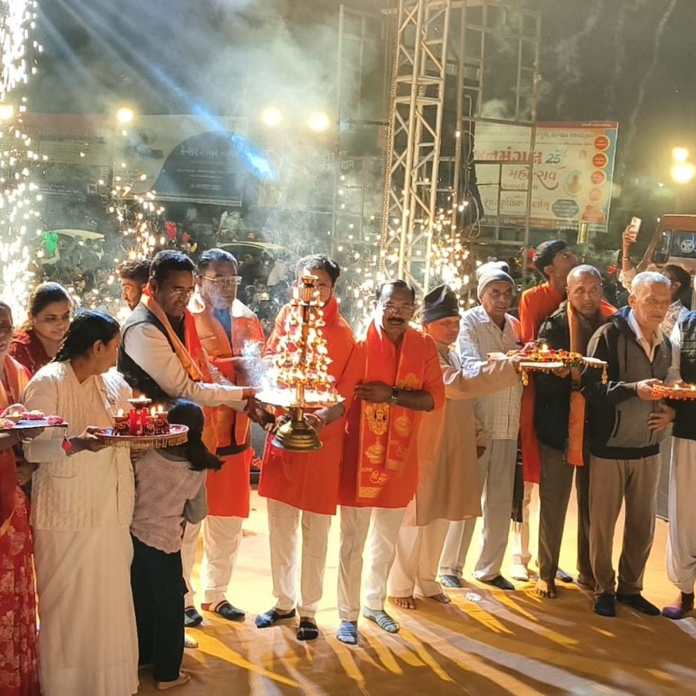 પાટડીમાં ત્રીજો રામોત્સવ: લોકોની ભીડ, ધાર્મિક કૃતિઓ રજૂ થઈ. (Third Ramotsav in Patdi: Crowd of people, religious works were presented.)