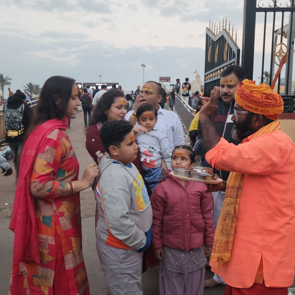 નૂતન વર્ષે સોમનાથમાં ભક્તિનો મહાસાગર: લાખો શ્રદ્ધાળુઓ ઉમટ્યા, મંદિર 'હર હર મહાદેવ'ના નાદથી ગુંજ્યું.