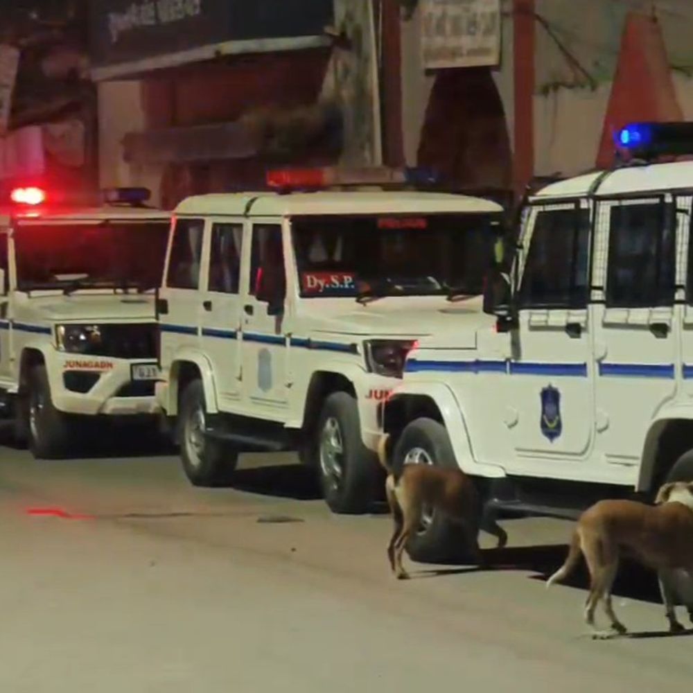 થર્ટી ફર્સ્ટની રાત્રે કાયદો તોડનારાઓ પર પોલીસની કાર્યવાહી: 'મેગા ઓપરેશન', SP કાફલા સાથે ચેકિંગ, અને Droneથી તપાસ.