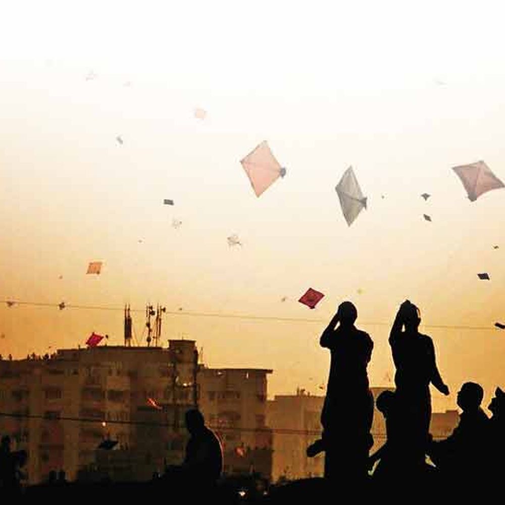 વુમનોલોજી:પતંગના આકાશમાં બંધાયેલો છે સમાજ