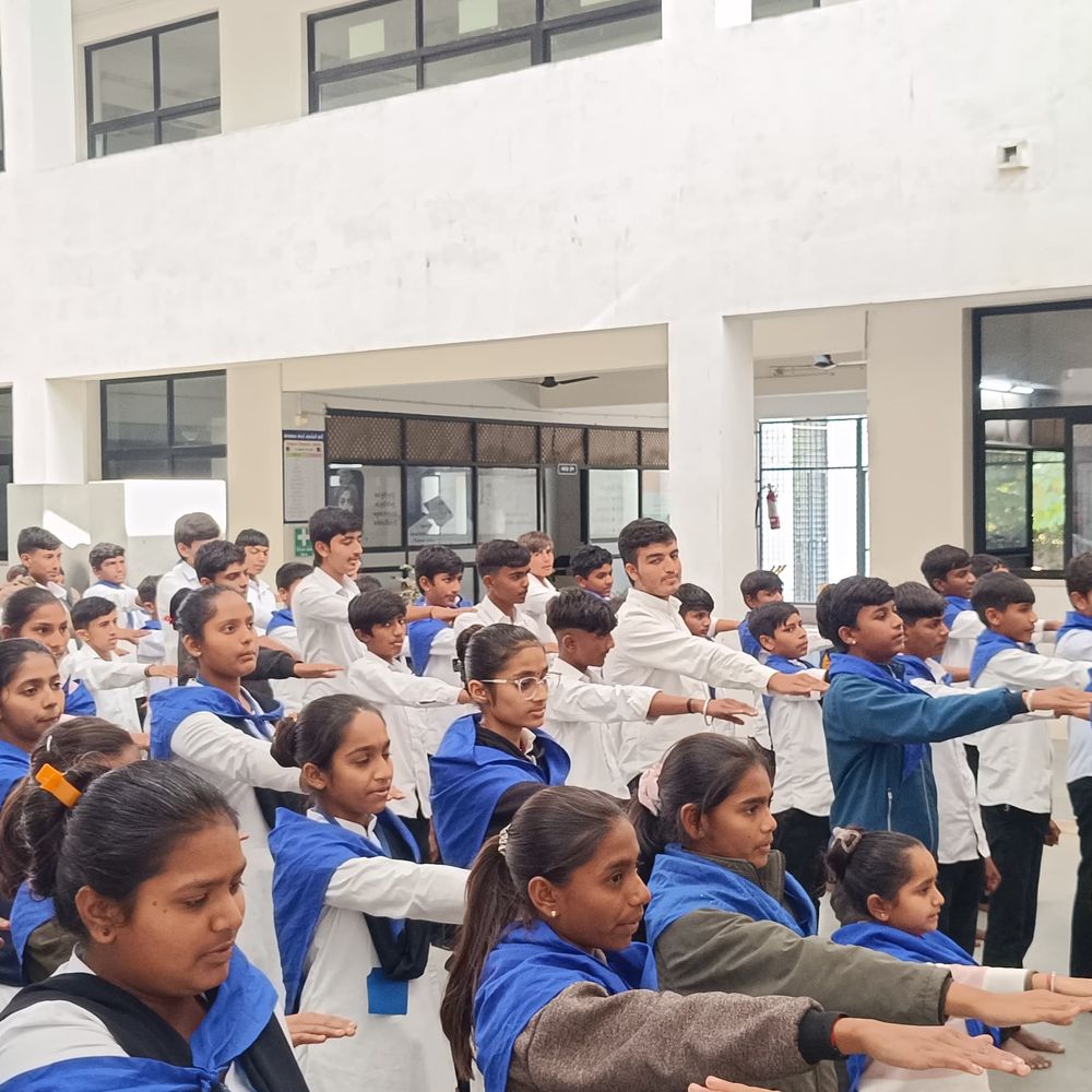 'રાષ્ટ્રીય માર્ગ સલામતી માસ' અંતર્ગત ઉજવણી:લણવાની ત્રિભુવન વિદ્યાલયમાં છાત્રોએ ટ્રાફિક નિયમોના શપથ લીધા