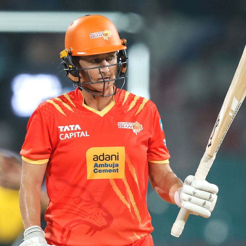 દિલ્હી કેપિટલ્સ WPLમાં સતત બીજી મેચ હારી:ગુજરાતે 4 રનથી હરાવ્યું, ડિવાઇને 42 બોલમાં 95 રન બનાવ્યા; નંદની શર્માએ હેટ્રિક સહિત 5 વિકેટ લીધી