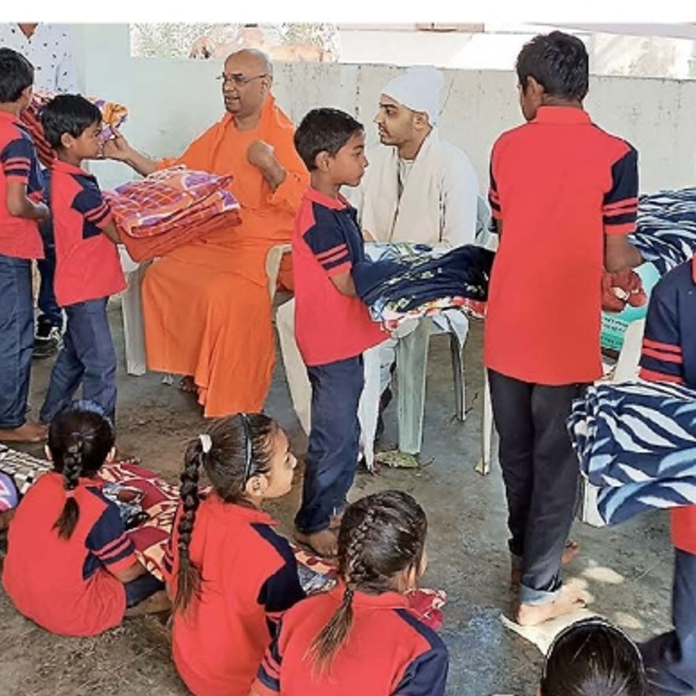 વિતરણ:રામકૃષ્ણ આશ્રમે 4 જિલ્લાના અંતરિયાળ વિસ્તારોમાં 750 ધાબળાનું વિતરણ કર્યું