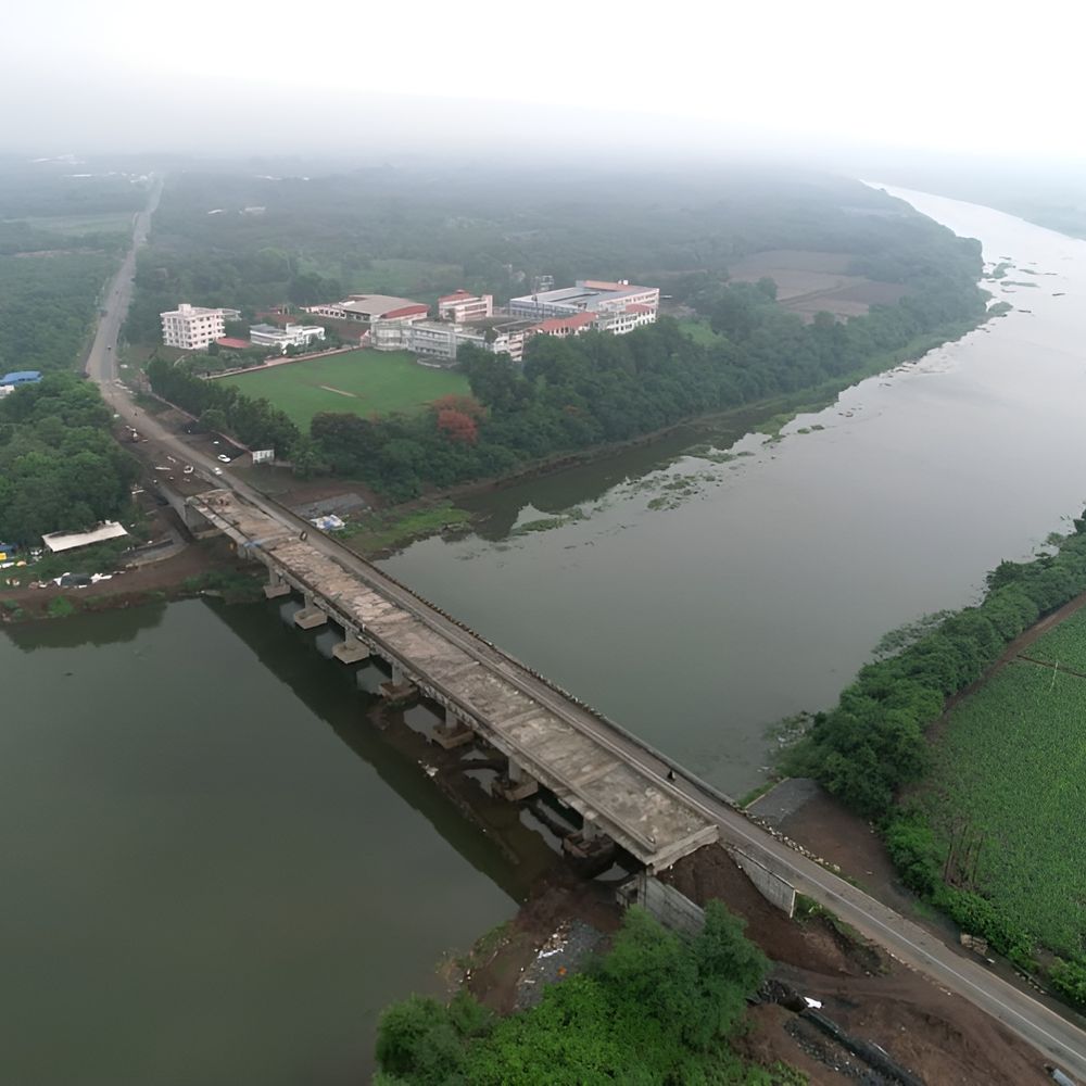 સન્ડે ફોટો સ્ટોરી:નવસારી-બારડોલી સ્ટેટ હાઈવે પર સુપા (ગુરુકુળ) પાસે પૂર્ણા પર 70 કરોડના ખર્ચે બની રહેલો નવો હાઈ-લેવલ બ્રીજ અંતિમ તબક્કામાં