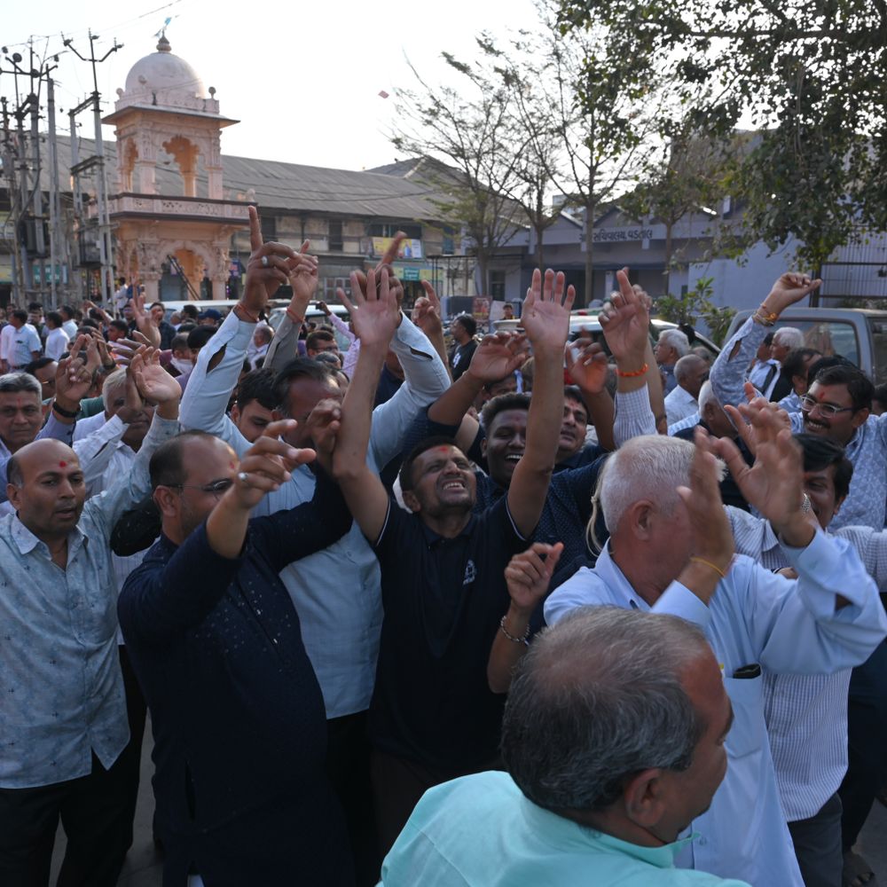 વડતાલમાં શિક્ષાપત્રી દ્વિશતાબ્દી મહોત્સવ:હાથીની અંબાડી પર નીકળી ભવ્ય સંદેશ યાત્રા