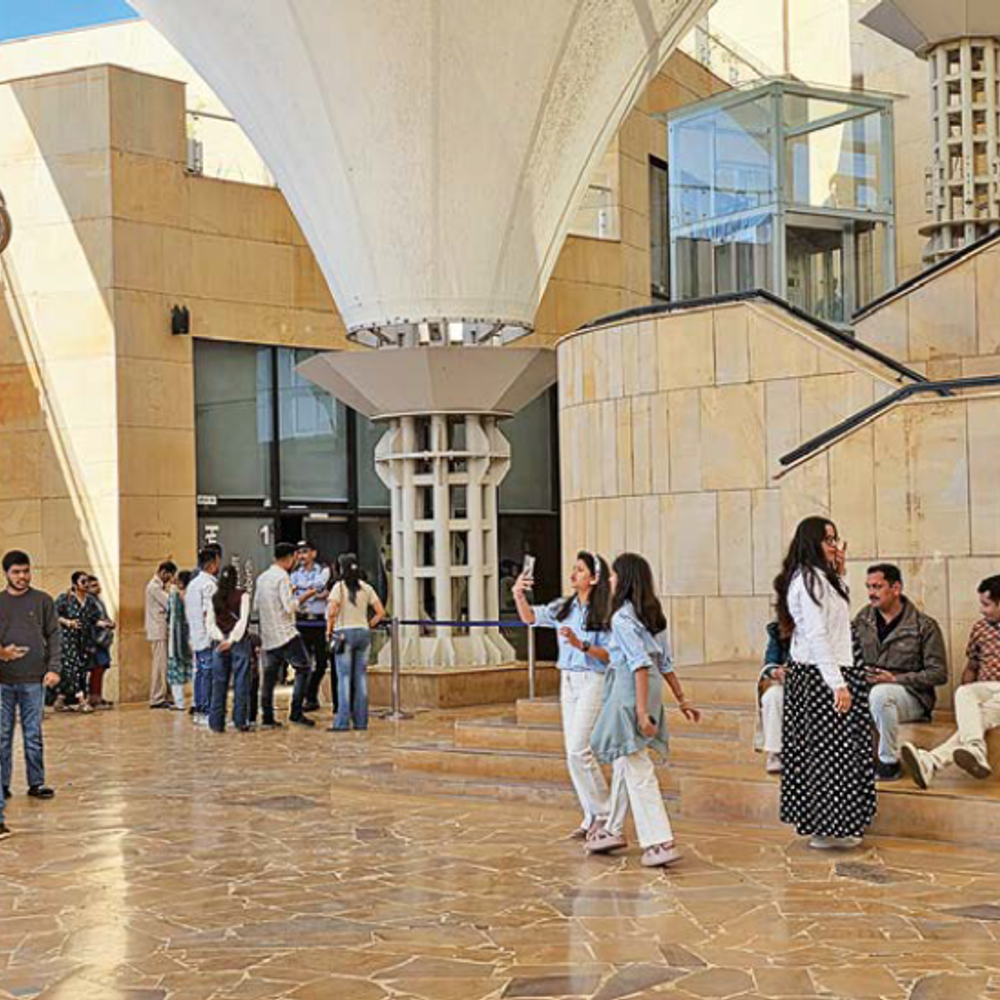 કચ્છ પ્રવાસ: મીની વેકેશનમાં પ્રવાસીઓનો ધસારો, 26 જાન્યુઆરીની રજાના કારણે હોટલો હાઉસફુલ!