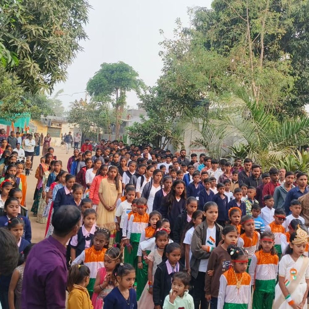 પઢીયાર ગામે 77માં પ્રજાસત્તાક પર્વની ઉજવણી: ઉચ્ચ શિક્ષિત દીકરી નિધિ બામણીયાએ ધ્વજવંદન કર્યું.