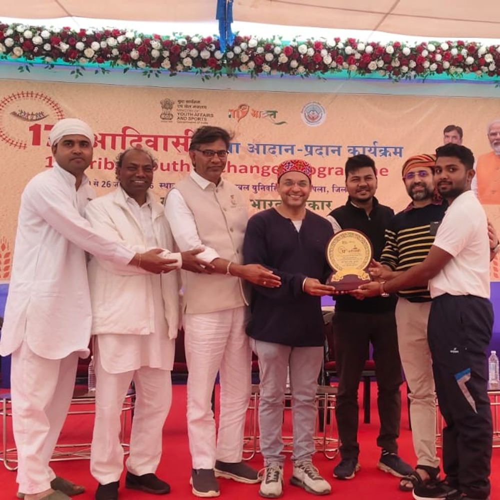 નીતિન ટેલરનું રાજપીપળામાં સન્માન: ટ્રાઇબલ યુથ એક્સચેન્જ પ્રોગ્રામમાં વિદ્યાર્થીઓને માર્ગદર્શન અપાયું.