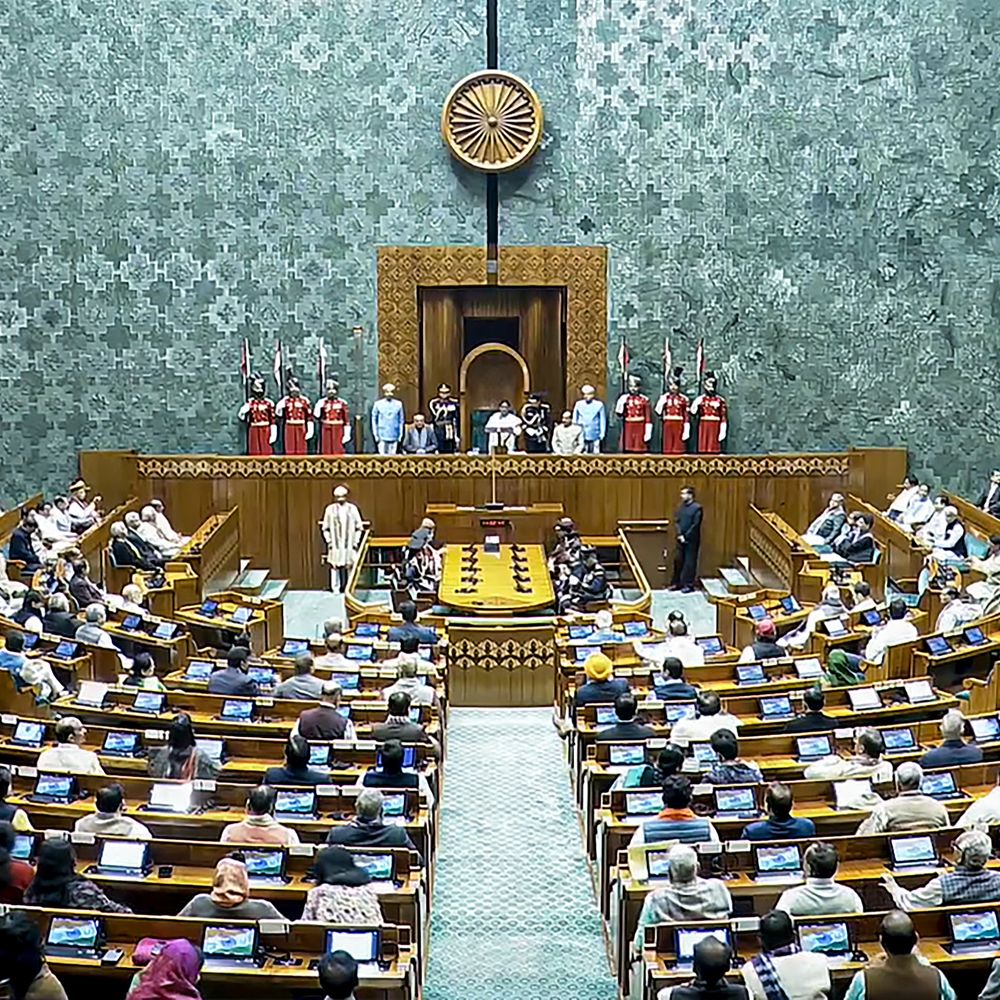 બજેટ સત્રનો બીજો દિવસ: ઇકોનોમિક સર્વે રજૂ થશે; રાષ્ટ્રપતિના અભિભાષણમાં VB-જી રામ-જી એક્ટના ઉલ્લેખથી વિપક્ષનો હોબાળો.