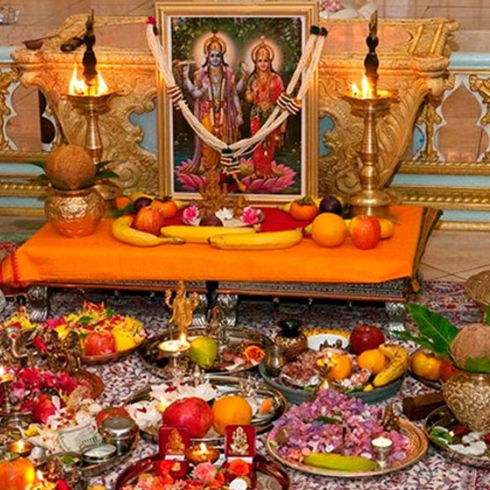 ગુરુવાર અને એકાદશી યોગ: ભગવાન વિષ્ણુ અને ગુરુ ગ્રહની વિશેષ પૂજા, હળદરનું દાન કરવું શુભ.