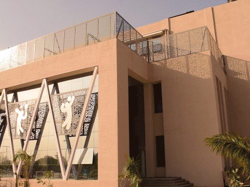 જીમ-ઝકુજી સાથે અમદાવાદનું સૌથી મોટુ ફૂટબોલ ગ્રાઉન્ડ: 43,890 સ્કવેર મીટરમાં સ્વિમિંગ પુલ સહિતની સુવિધાઓ.