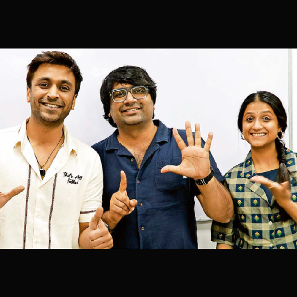 સેલેબ્સની વડોદરા મુલાકાત: મલ્હાર ઠાકરના મતે 2025 ગુજરાતી ફિલ્મો માટે સુવર્ણ વર્ષ, 'લગન લાગી રે' ફિલ્મ ટૂંક સમયમાં રિલીઝ થશે.