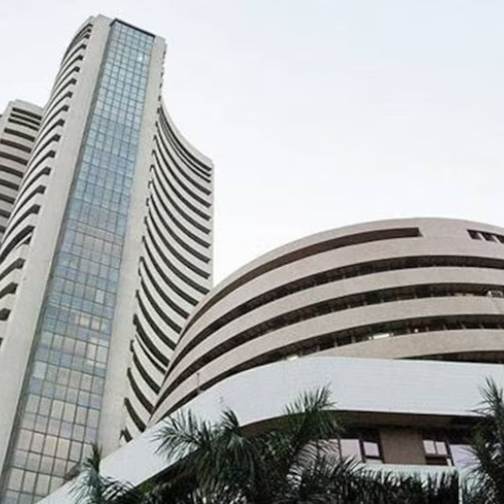 બજેટ પહેલાં SENSEX 50 પોઈન્ટ ઘટી 82,200 પર, NIFTY પણ 30 પોઈન્ટ ઘટી 25,300 પર ખુલ્યો.