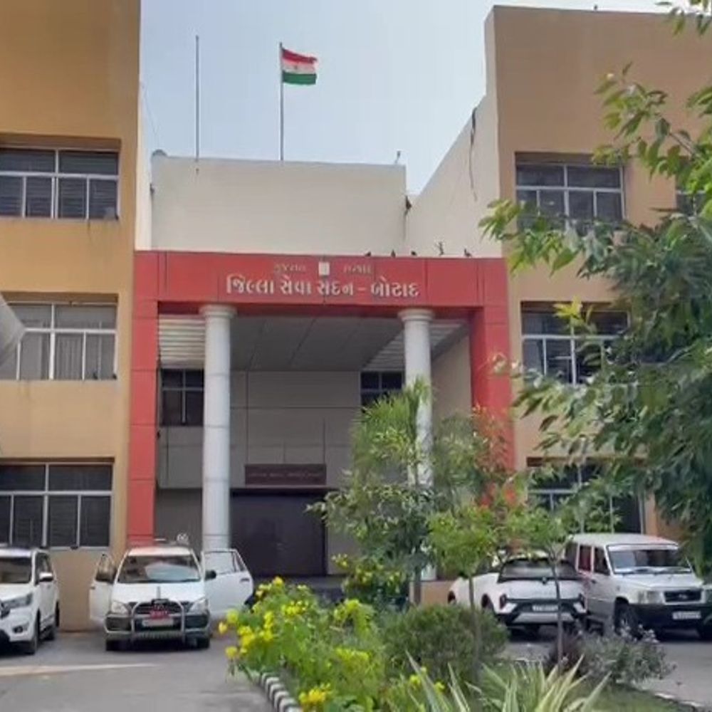 બોટાદમાં ખાણખનીજ અધિકારીની રેકી: એક ઝડપાયો, બીજો ફરાર, સરકારી કામમાં રૂકાવટ બદલ ફરિયાદ