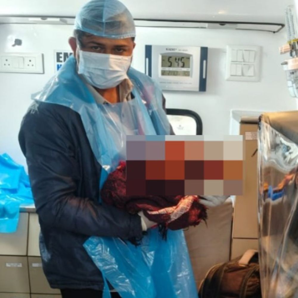 અંત્રોલીમાં 108 એમ્બ્યુલન્સમાં શ્રમિક મહિલાની સફળ પ્રસૂતિ, સ્ટાફે દીકરીનો જન્મ કરાવ્યો.