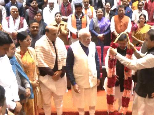 NDA સંસદીય દળની બેઠક, મોદીનું સ્વાગત; ટ્રેડ ડીલ ઐતિહાસિક; કોંગ્રેસ સાંસદોની બેઠક ટૂંક સમયમાં.