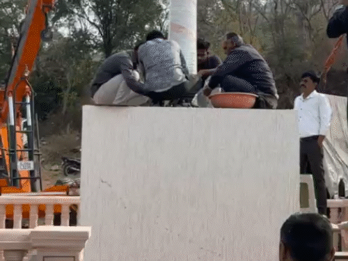 મા અંબાના ધામ અંબાજીમાં 600 કિલોનું 16 ફૂટ ઊંચું ત્રિશૂળ સ્થપાશે; મહિષાસુર મર્દિનીની યાદ અપાવશે.