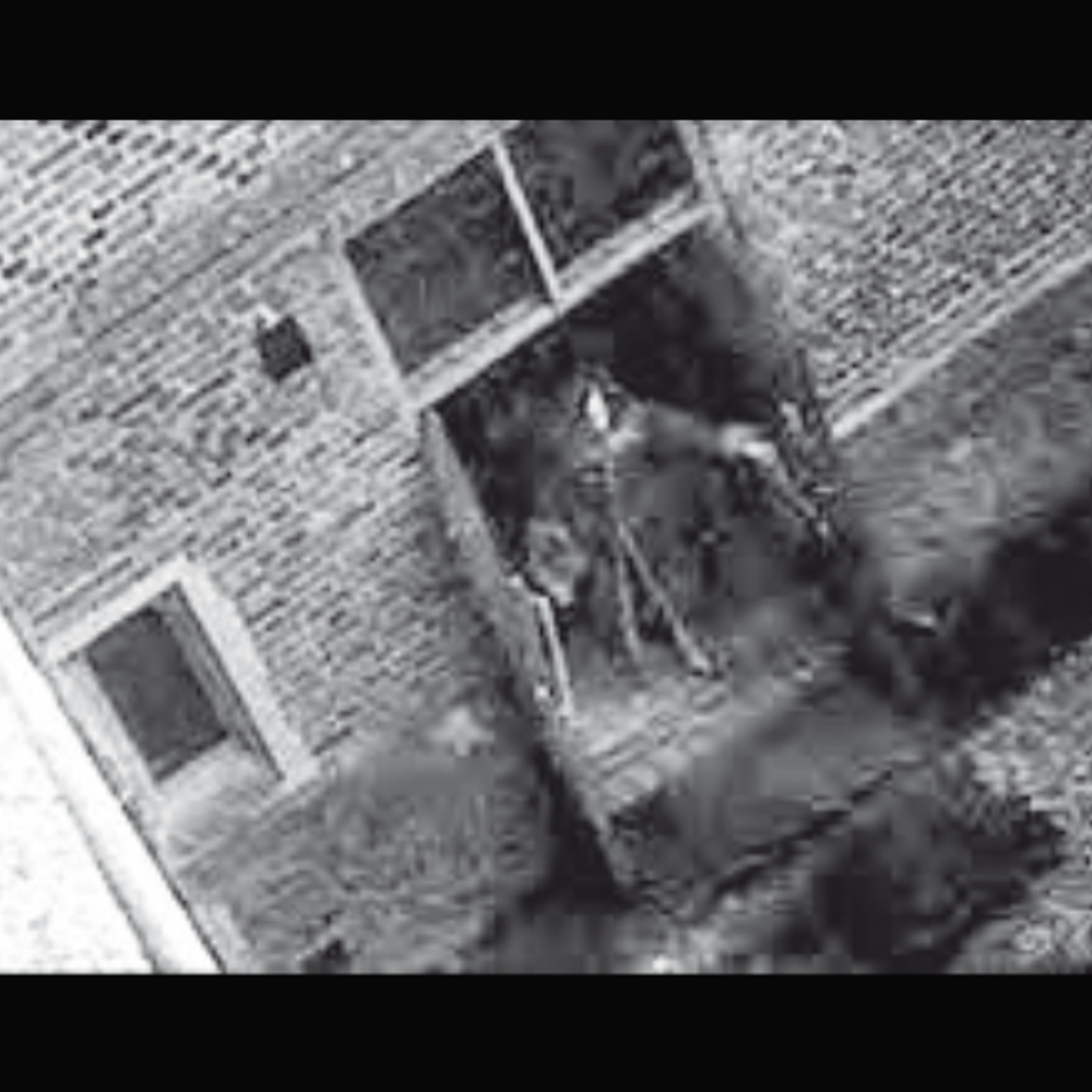 હિડન ટ્રુથ: CCTV footageમાં આત્મા દેખાયો!: એક CCTV footageમાં આત્મા દેખાયો,જે ભુત પ્રેત પાસે દેહ હોવાના પ્રમાણની વાતને સ્પષ્ટ કરે છે.