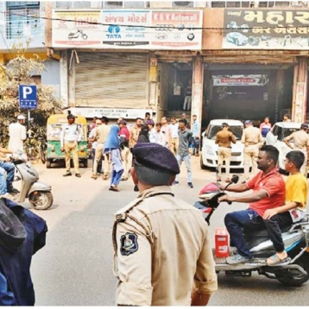 નો-પાર્કિંગમાં બિનવારસી વાહનો હટાવ્યાં, દબાણ હટ્યું, 84 ઈ-ચલણ અપાયા.