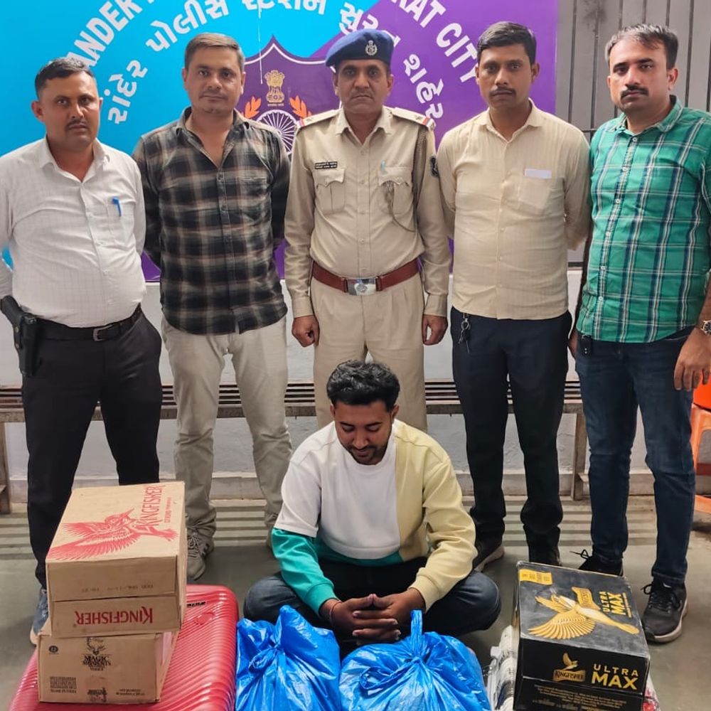 કાપડ વેપારી ગૌરવ મંદાના 'બુટલેગર' બન્યો: રાંદેરમાં દરોડો, દોઢ લાખનો દારૂ મળ્યો, ધંધામાં નુકસાનથી શોર્ટકટ અપનાવ્યું.