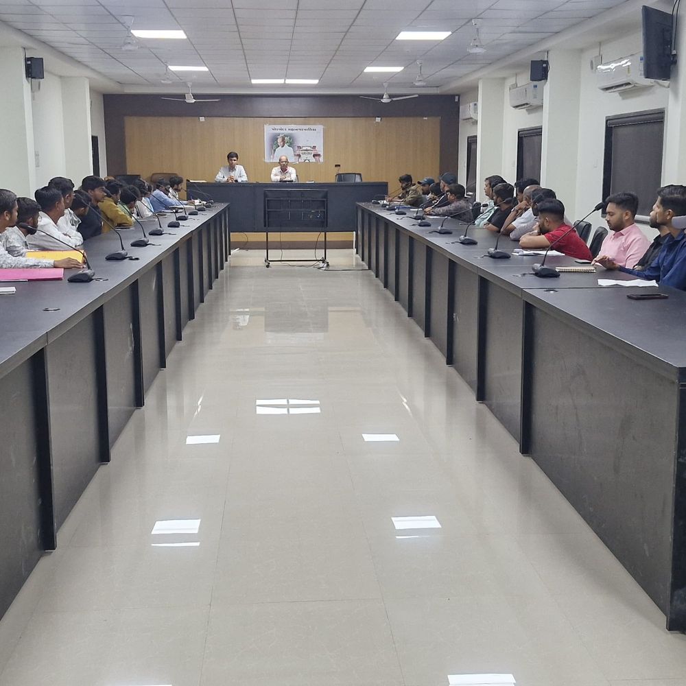 પોરબંદર મહાનગરપાલિકાની વિકાસ કાર્યોની સમીક્ષા બેઠક: ગાર્ડન, ગટર, પાણી સહિતના પ્રોજેક્ટની સ્થિતિ અને ગુણવત્તા ચકાસવામાં આવી.