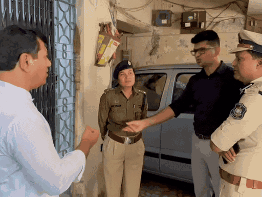 રાજકોટની ચોરીની ચાંદી મહેસાણામાં ઝડપાઈ; અમદાવાદ ક્રાઈમ બ્રાંચે 40 કિલો ચાંદી સાથે ધરપકડ કરી, વધુ તપાસ ચાલુ.