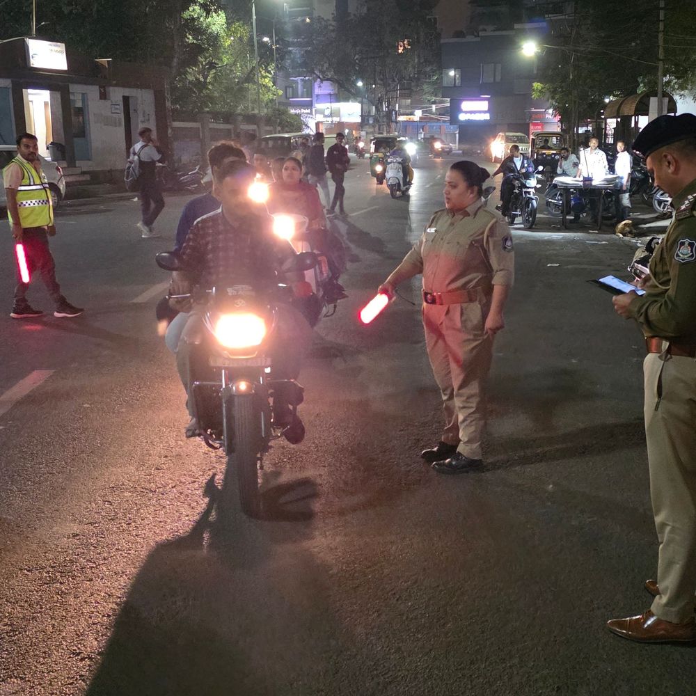 જામનગરમાં ટ્રાફિક ડ્રાઇવ: પોલીસે 743 વાહનો ચેક કર્યા, 144 કેસ, 9 ડિટેઈન, ₹34,200 દંડ.