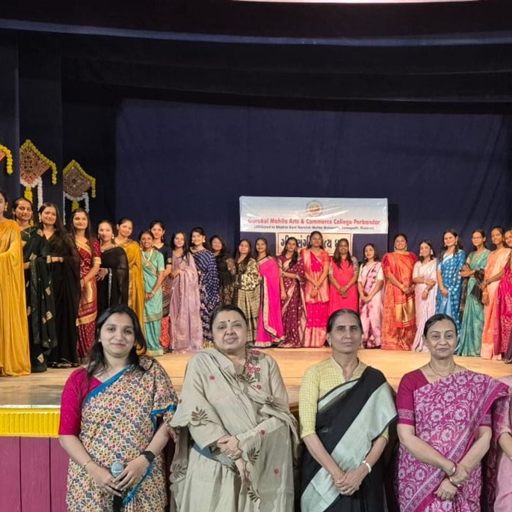 ગુરુકુળ મહિલા કોલેજમાં સાડી ડેની ઉજવણી: વિદ્યાર્થીનીઓએ પરંપરાગત વસ્ત્રો પ્રત્યે આદર અને ગૌરવ વ્યક્ત કર્યું.
