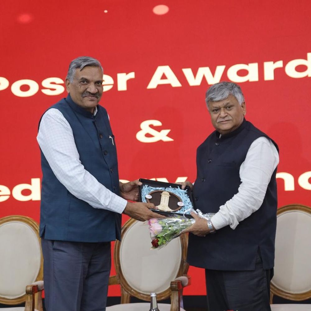 પાટણ યુનિવર્સિટીના કુલપતિ ડૉ. પોરીયાને ગોલ્ડ મેડલ એનાયત