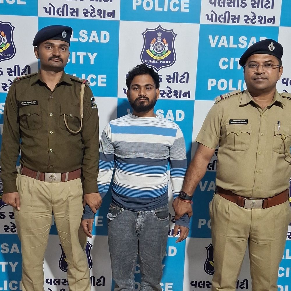 વલસાડ ST ડેપો પાસે ટ્રાફિક જામમાં જૂની અદાવતમાં રિક્ષાચાલક પર છરી વડે જીવલેણ હુમલો.