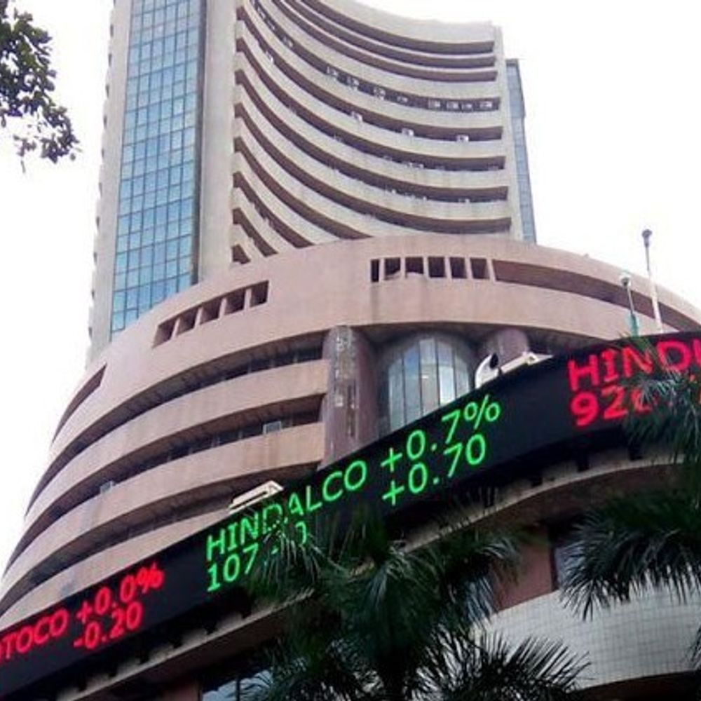 સેન્સેક્સમાં તેજી: સેન્સેક્સ 84,300 પર અને નિફ્ટીમાં 100 પોઈન્ટનો ઉછાળો, બેંકિંગ અને ઓટો શેર્સમાં ખરીદી થઈ રહી છે.