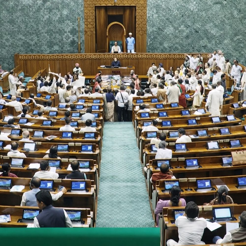 બજેટ સત્રમાં રાહુલ ગાંધીના આક્ષેપો અને સીતારમણના જવાબ: કોંગ્રેસે ભારતને વેચ્યું.