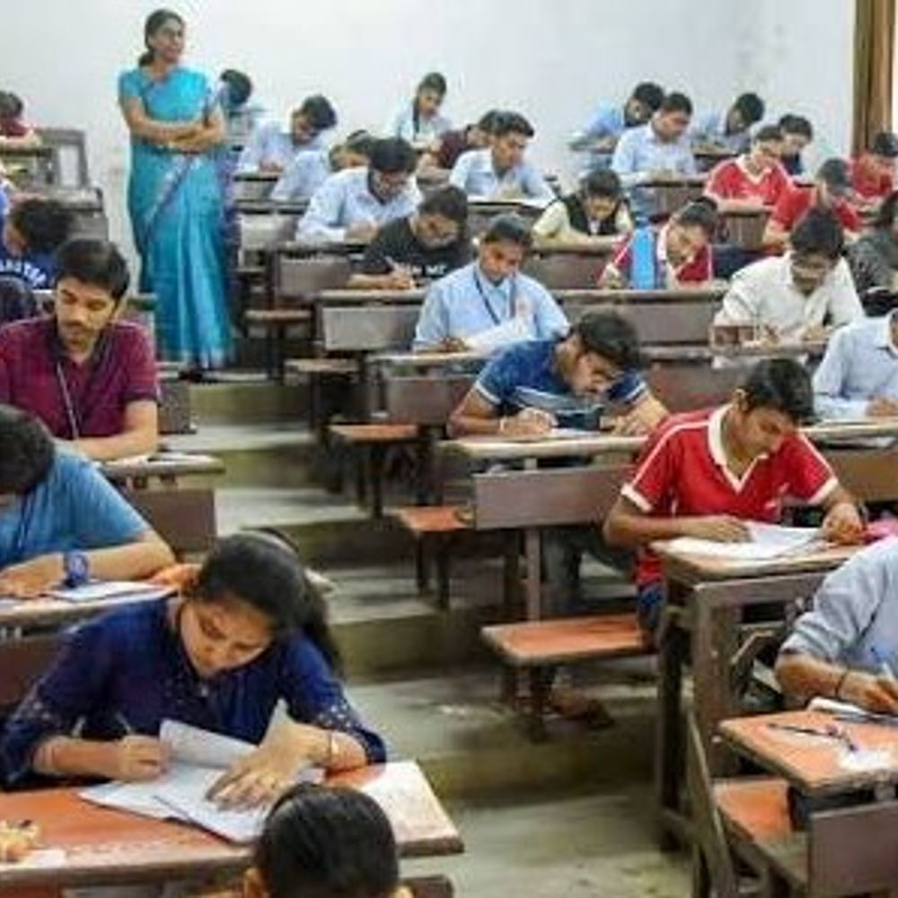 ટ્રાઇબલ વિસ્તાર માટે 'બિરસા મુંડા એક્સપ્રેસ': વિદ્યાર્થીઓને પરીક્ષા કેન્દ્ર સુધી પહોંચાડવા બસની સુવિધા પૂરી પડાશે.