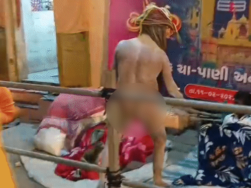 જૂનાગઢમાં નાગા સાધુનો આતંક: ખુલ્લી તલવાર સાથે શ્રદ્ધાળુઓને દોડાવ્યા, કપિરાજ દ્વારા હુમલો, મિની કુંભમાં સનસનાટી.