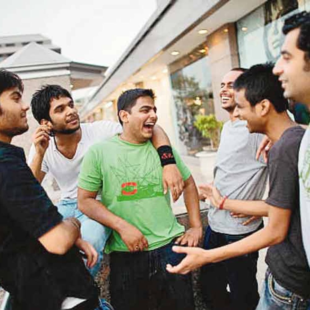 મીઠી મૂંઝવણ:પાડોશમાં બે-ત્રણ યુવાનો રહે છે, તેઓ મિત્રો સાથે મોડી રાત સુધી ધમાલ-મસ્તી કરતાં રહે છે