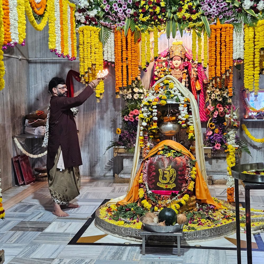 બીલીમોરા સોમનાથ મંદિરમાં મહાશિવરાત્રિની ભવ્ય ઉજવણી, UKથી NRI દંપતીની ખાસ હાજરી.