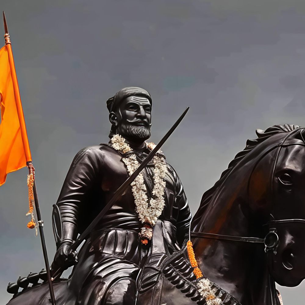 ગાંધીનગરમાં છત્રપતિ શિવાજી મહારાજની 850 કિલોની 20 ફૂટ ઊંચી પ્રતિમાનું અમિત શાહના હસ્તે લોકાર્પણ થયુ.