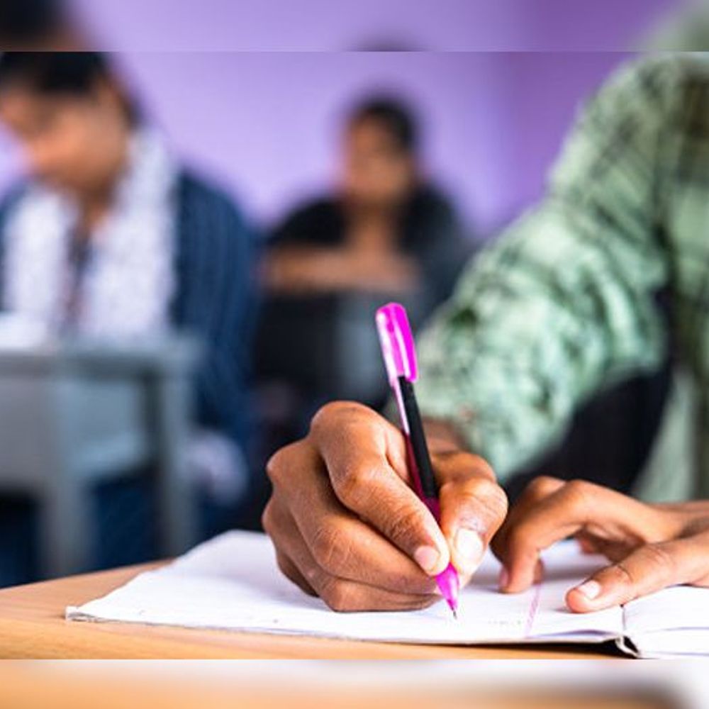 જાણીતી સ્કૂલોના એક્સપર્ટ્સની બોર્ડ પરીક્ષાના ડરને દૂર કરવાની ટિપ્સ અને 15 સોનેરી સૂત્રો.