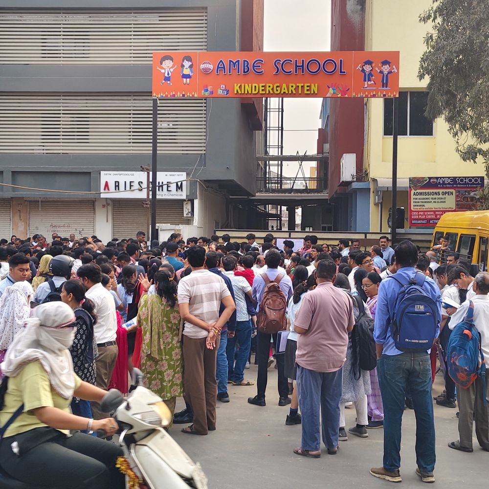 વિદ્યાર્થીઓ-વાલીઓને બોમ્બથી નહીં, પેપરથી ડર; CBSEની પરીક્ષા શરૂ, 16 હજાર વિદ્યાર્થીઓ આપી રહ્યા છે.